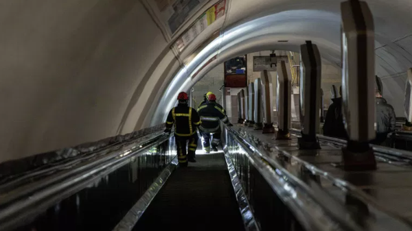 Kiev metrosunda elektrik kesintisi - Sputnik Türkiye