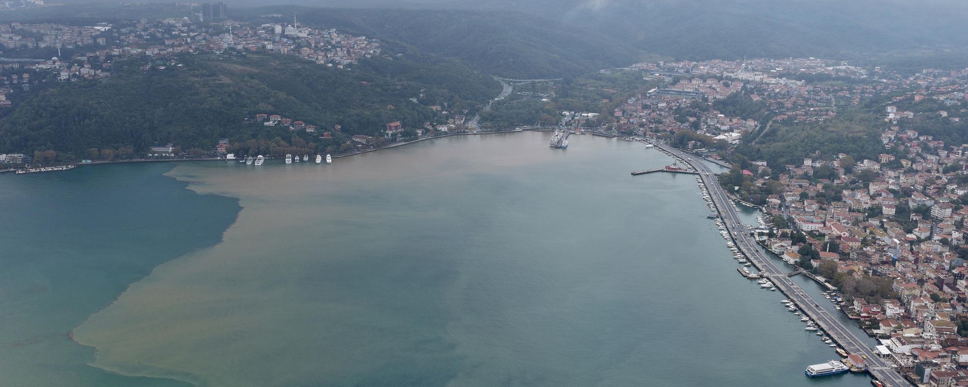 İstanbul'da denizin rengi kahverengiye döndü - Sputnik Türkiye, 1920, 14.10.2026