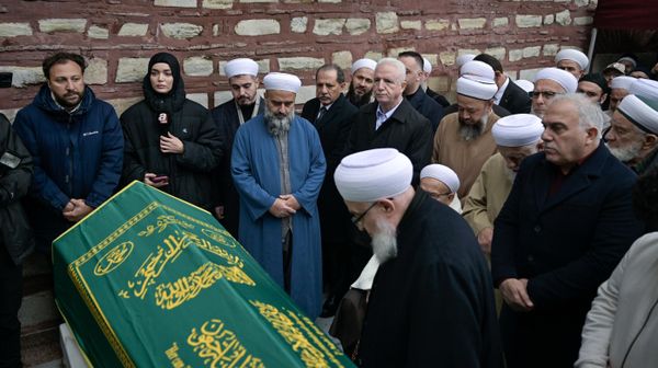 İstanbul'da elektrik akımına kapılarak ölen 14 yaşındaki Mahmut, Düzce'de toprağa verildi - Sputnik Türkiye