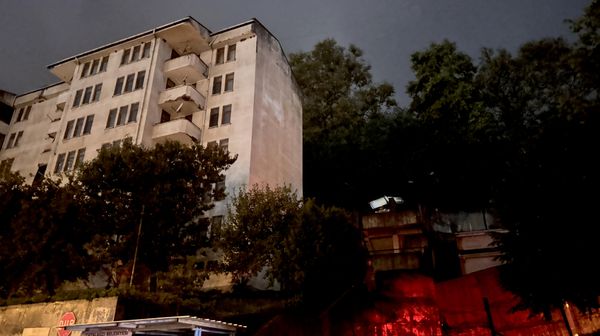 Zonguldak'ın Kilimli ilçesinde yaşanan toprak kaymasının ardından bir apartman tedbir amacıyla boşaltıldı - Sputnik Türkiye