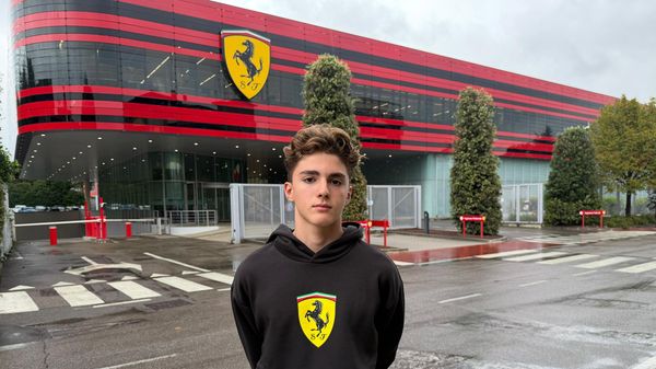 Milli otomobil sporcusu Alp Aksoy, Ferrari Sürücü Akademisi'ne kabul edildi - Sputnik Türkiye