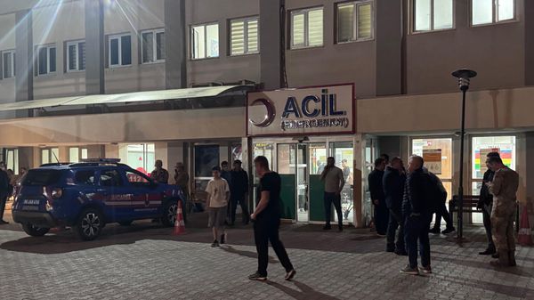 Siirt'in Kurtalan ilçesinde 19'u öğrenci 22 kişi gıda zehirlenmesi şüphesiyle hastaneye kaldırıldı - Sputnik Türkiye