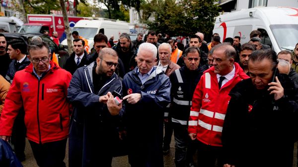 İstanbul Valisi Davut Gül: Dere yatağındaki yerlerin yıkımına bugün başlanıyor, pazartesi okullar açılacak