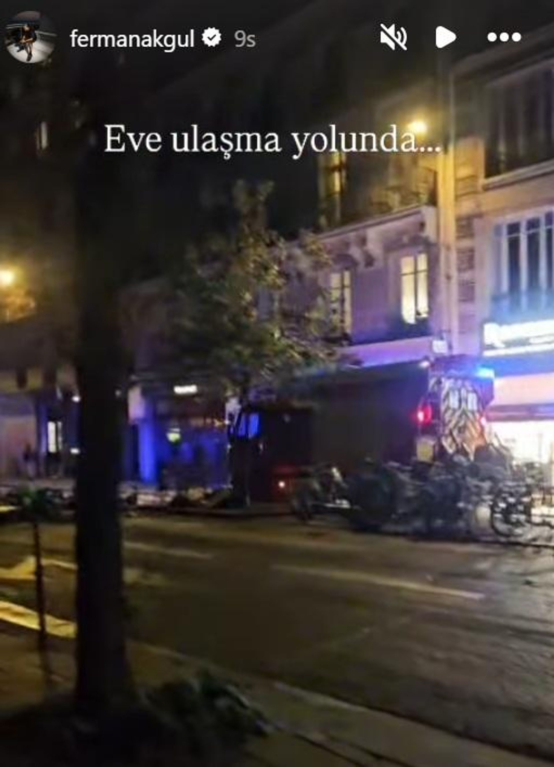 Ferman Akgül Paris’te olayların ortasında kaldığı anları takipçileriyle paylaştı. - Sputnik Türkiye, 1920, 18.10.2026