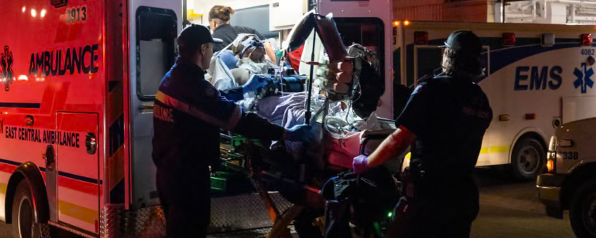 Paramedics load an injured person into an ambulance at the Wainwright Health Centre after a fire at Canadian Forces Base Wainwright, outside of Wainwright in Alberta, Canada. Photograph: John Ulan/The Canadian Press/AP - Sputnik Türkiye, 1920, 18.10.2026