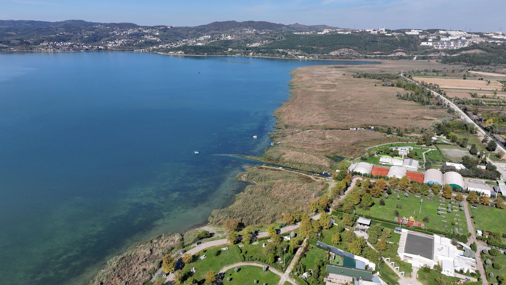 Su seviyesi çok düşmüştü: Sapanca Gölü son yağışlarla kısmen doldu - Sputnik Türkiye, 1920, 20.10.2026