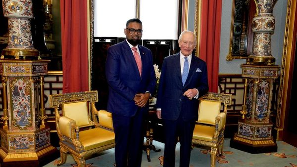 Guyana Cumhurbaşkanı Irfaan Ali, İngiltere Kralı 3. Charles - Sputnik Türkiye