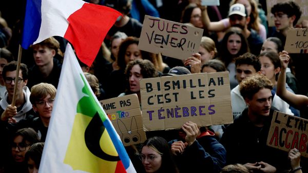 Bismillah c'est les tenebres sloganı - Sputnik Türkiye