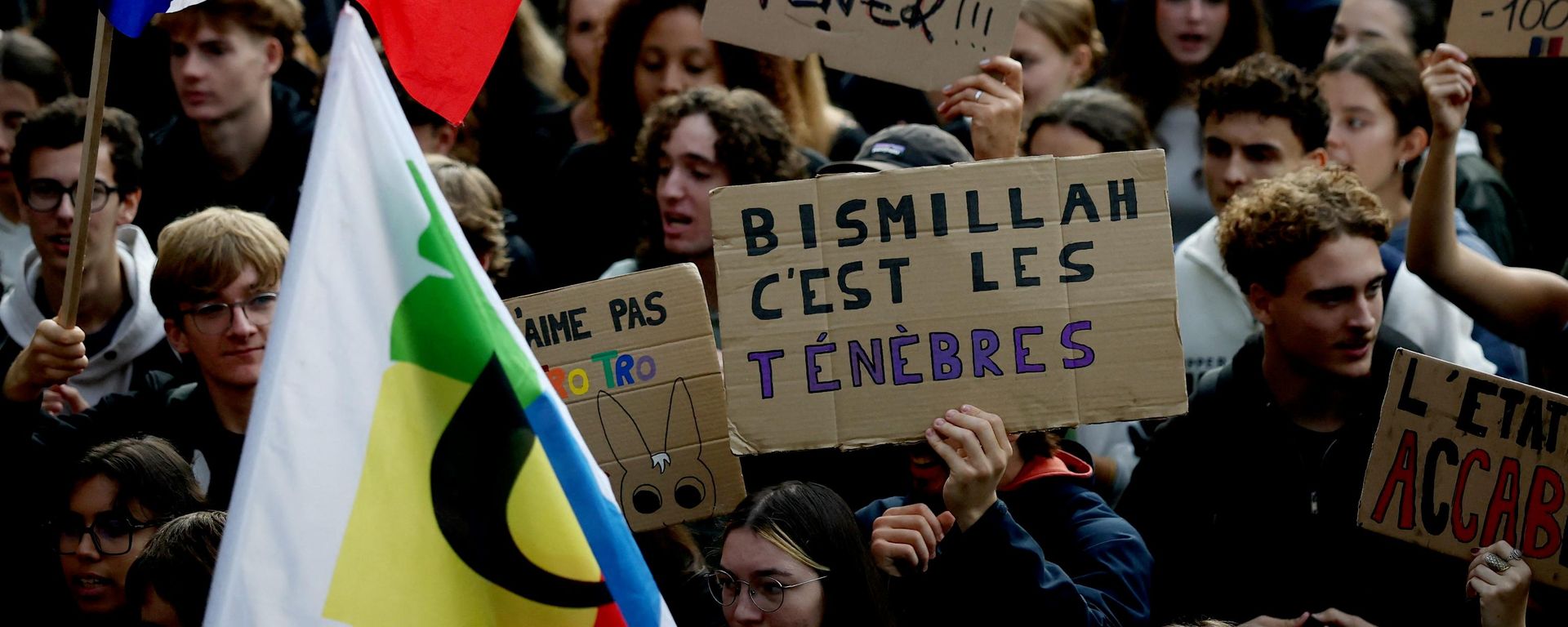 Bismillah c'est les tenebres sloganı - Sputnik Türkiye, 1920, 21.10.2026
