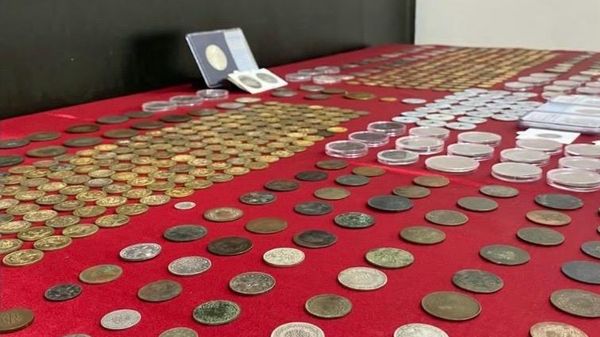 İzmir'de tarihi eser operasyonunda 672 sikke ele geçirildi, şüpheli hakkında adli işlem yapıldı. - Sputnik Türkiye