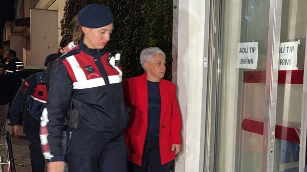 Çukurova Belediyesine yönelik operasyonda gözaltına alınan 49 kişi adliyeye sevk edildi - Sputnik Türkiye