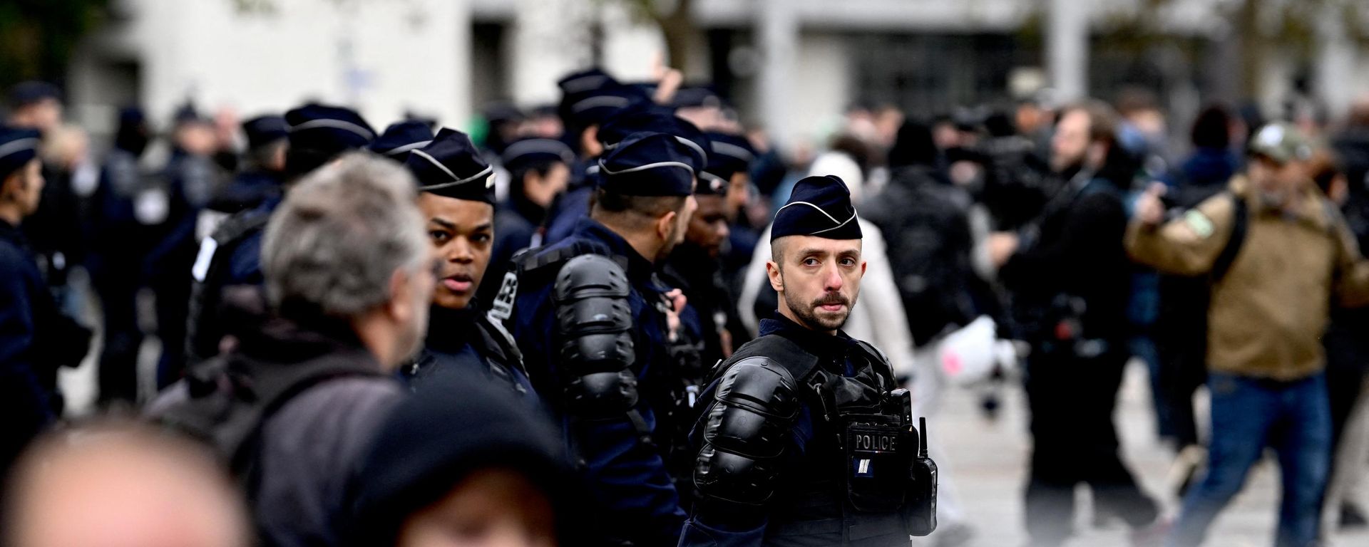 Fransa'da protestolar öncesi güvenlik önlemleri artırıldı: 70 bin polis görevlendirildi - Sputnik Türkiye, 1920, 31.10.2026