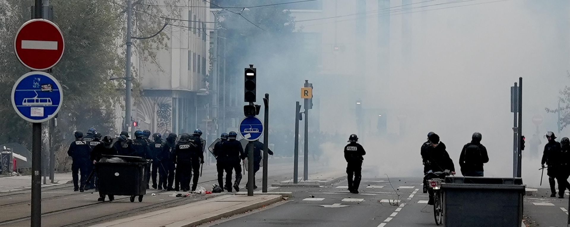 Lyon'da göstericiler güvenlik önlemleri altında protestolara devam ediyor
 - Sputnik Türkiye, 1920, 29.10.2026