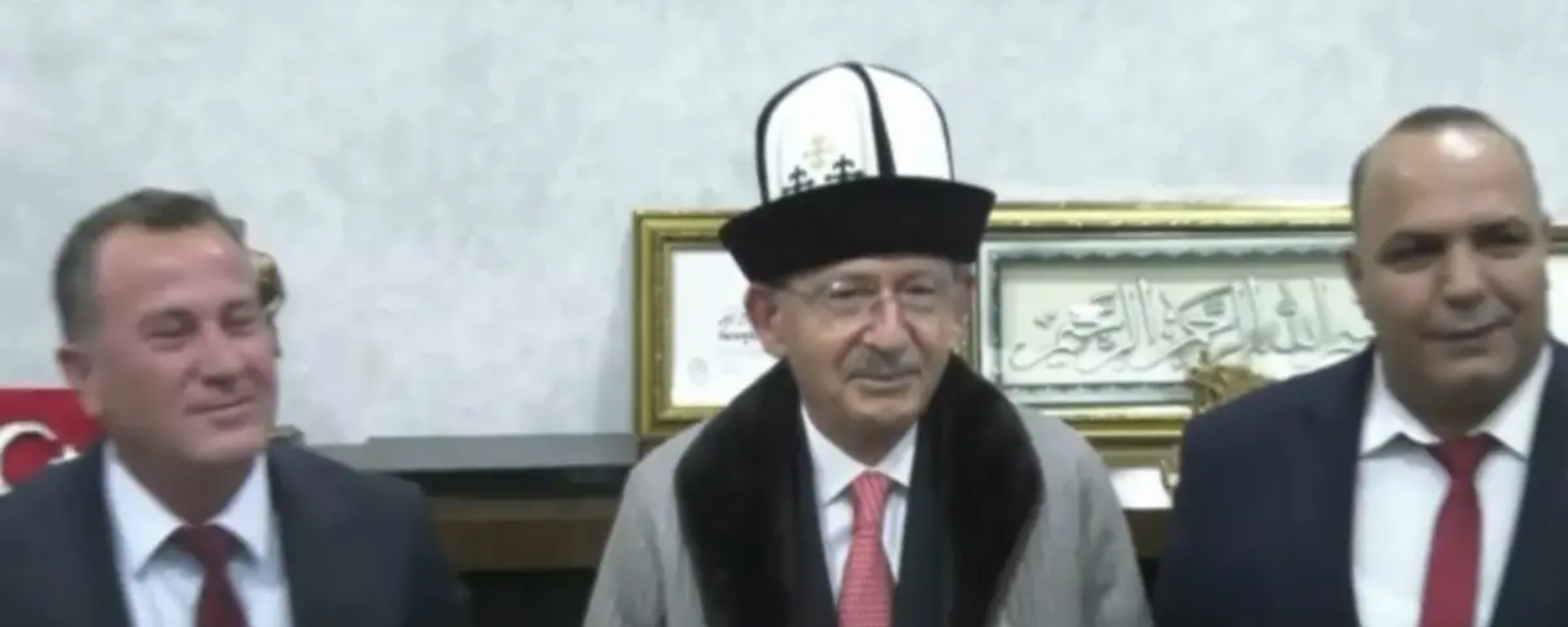 Kılıçdaroğlu Kırgız kıyafetleriyle - Sputnik Türkiye, 1920, 25.10.2026