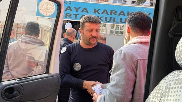 Elazığ'da itfaiye ekipleri, asansörde mahsur kalan adayı Kamu Personel Seçme Sınavı'na (KPSS) yetiştirdi - Sputnik Türkiye