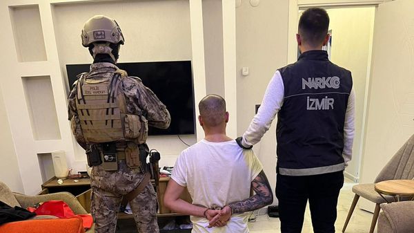 Uluslararası seviyede aranan Valmir Berısha İzmir'de yakalandı - Sputnik Türkiye