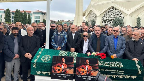 Şarkıcı Nev'in cenazesi - Sputnik Türkiye