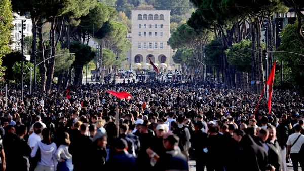 Tiran'daki protestolar - Sputnik Türkiye