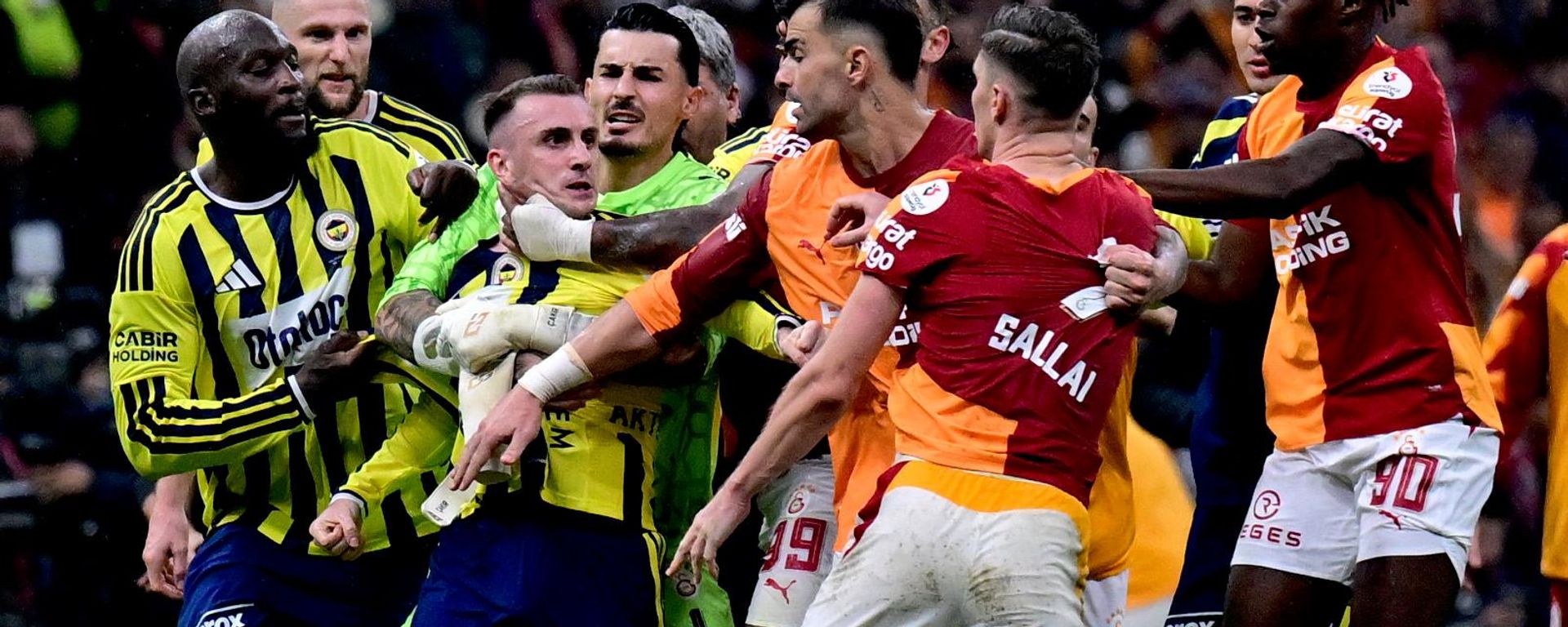 Galatasaray Fenerbahçe maçı sonrası kavga çıktı - Sputnik Türkiye, 1920, 26.10.2026