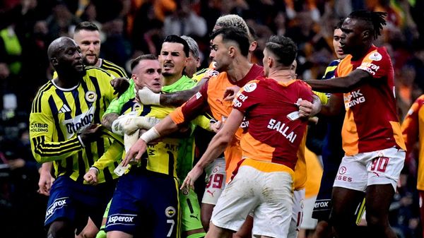 Galatasaray Fenerbahçe maçı sonrası kavga çıktı - Sputnik Türkiye