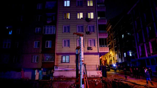 Bahçelievler'de çökme riski oluşan 2 apartman boşaltıldı - Sputnik Türkiye