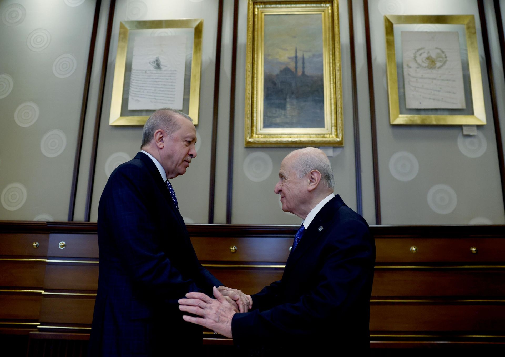 Cumhurbaşkanı Recep Tayyip Erdoğan, MHP Genel Başkanı Devlet Bahçeli'yi Cumhurbaşkanlığı Külliyesi'nde kabul etti.
 - Sputnik Türkiye, 1920, 27.10.2026