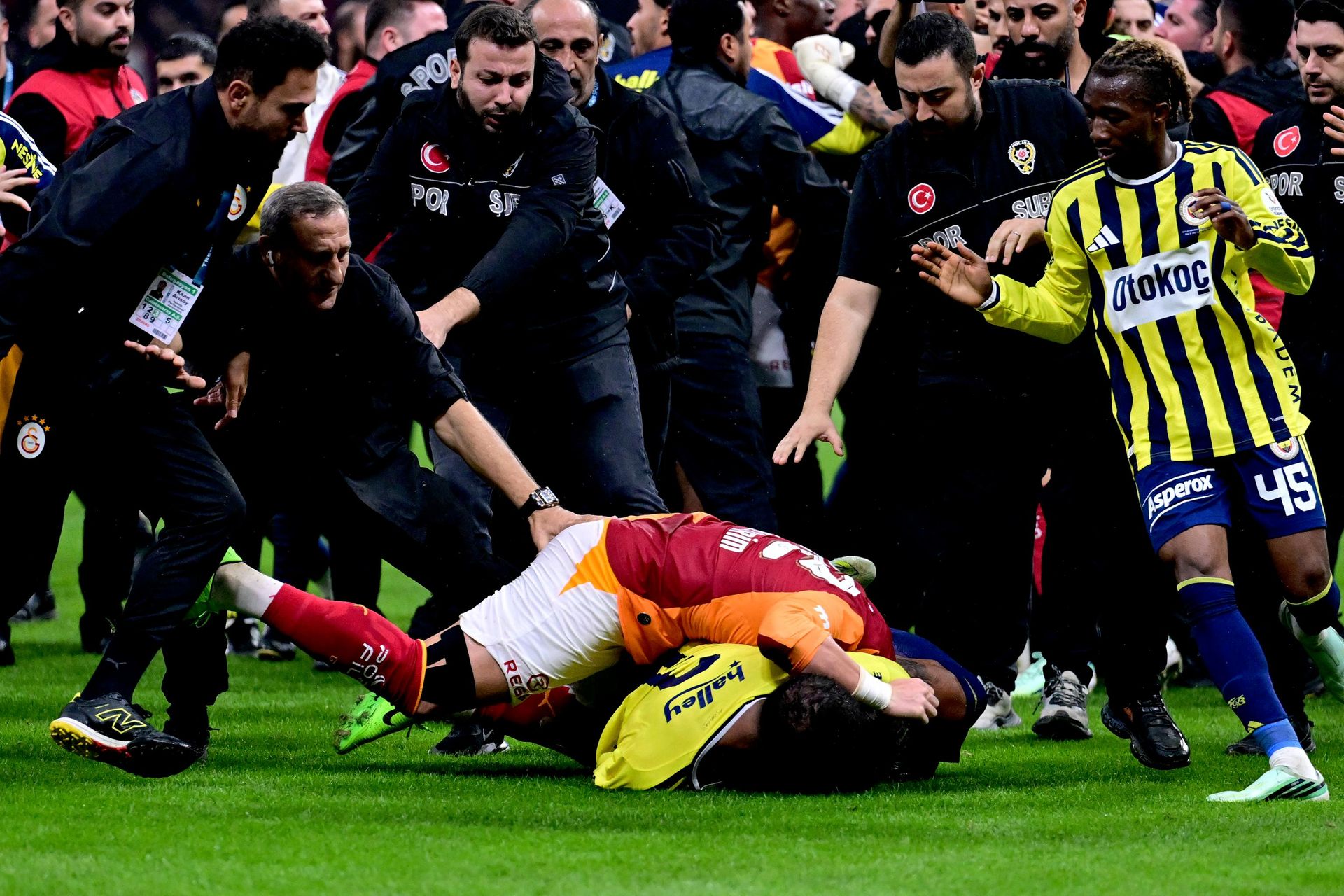 Galatasaray-Fenerbahçe derbisi - Sputnik Türkiye, 1920, 27.10.2026