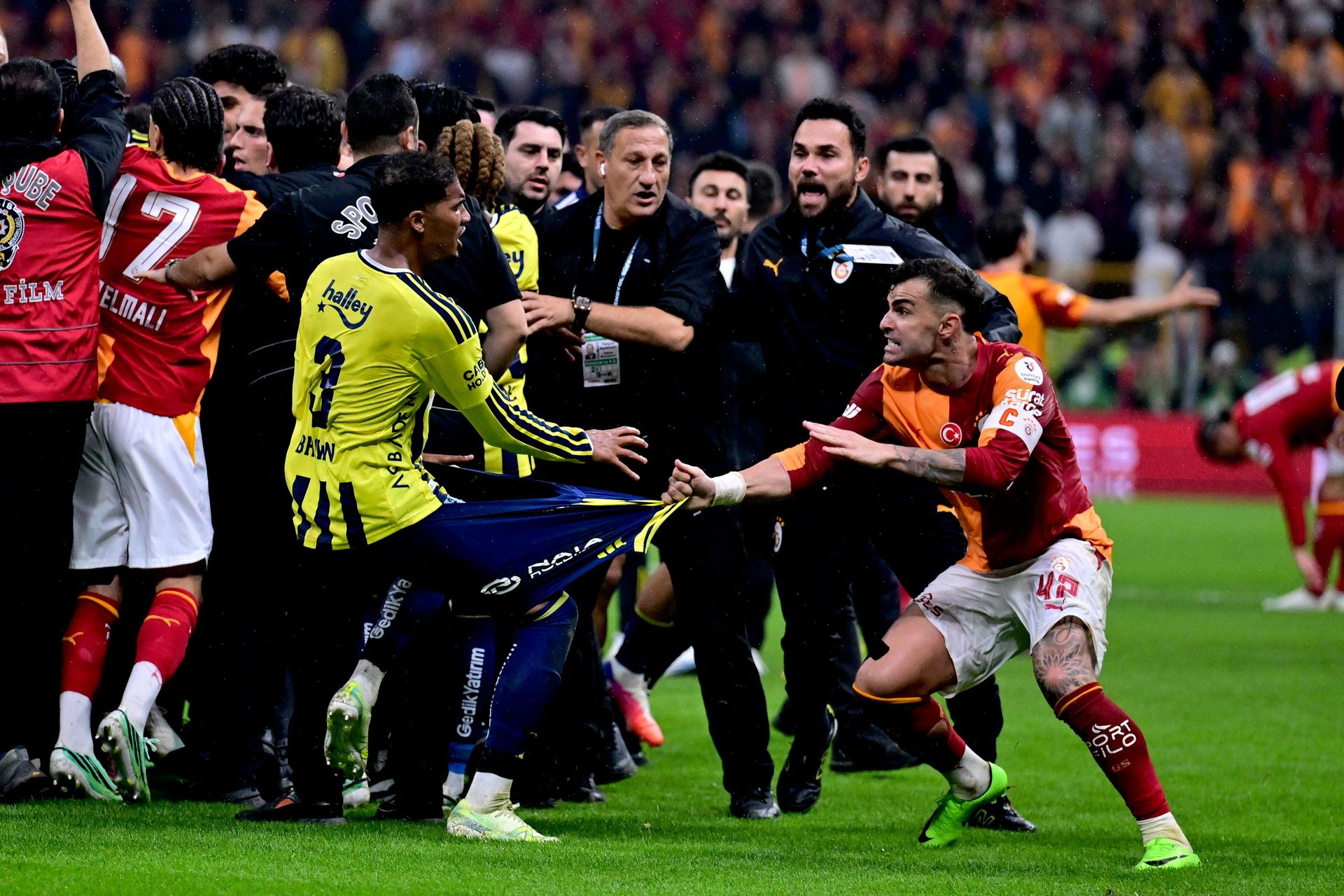 Galatasaray-Fenerbahçe derbisi - Sputnik Türkiye, 1920, 27.10.2026