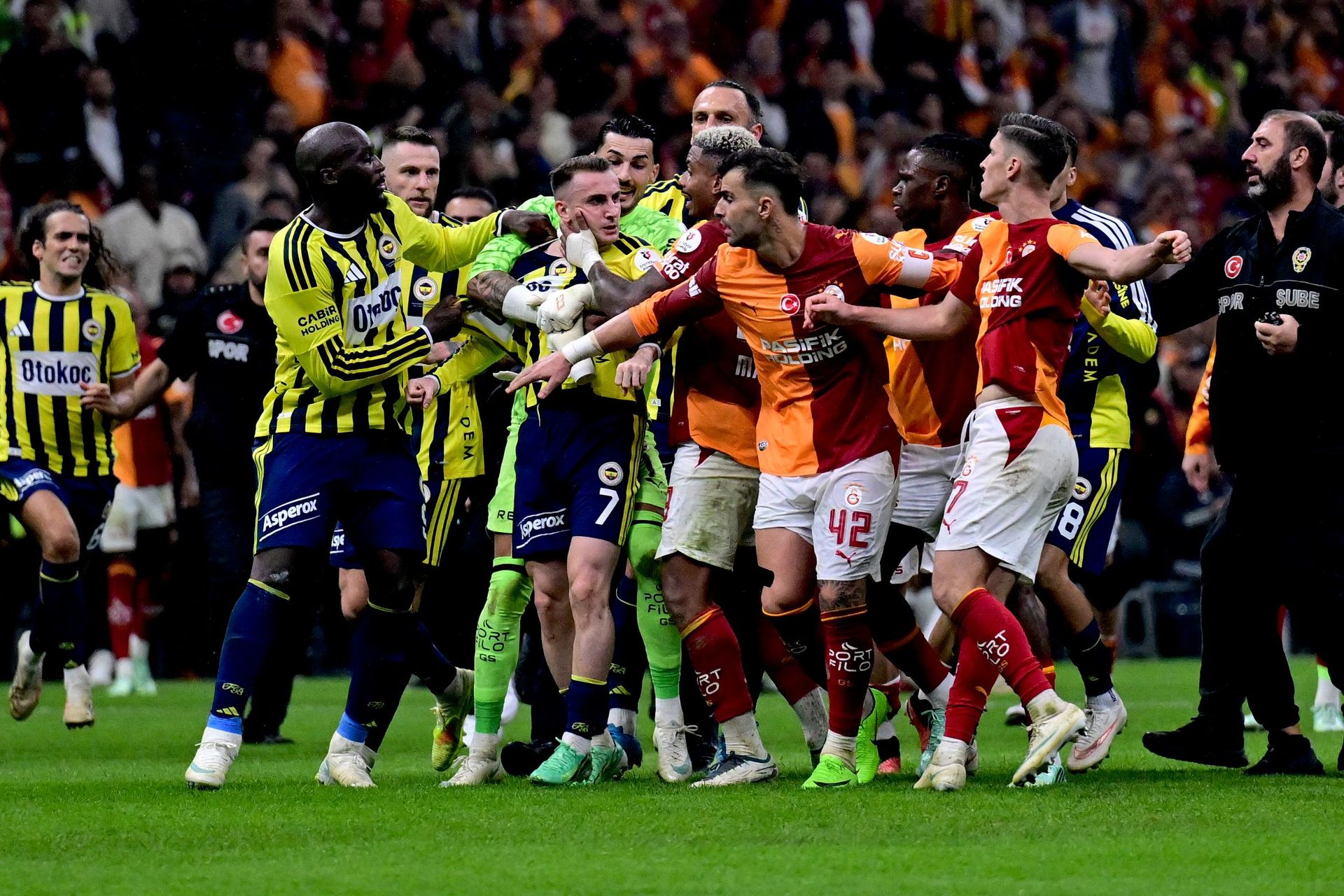 Galatasaray-Fenerbahçe derbisi - Sputnik Türkiye, 1920, 27.10.2026