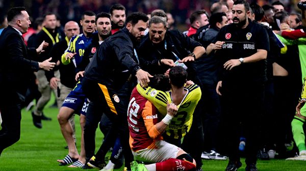 Galatasaray-Fenerbahçe derbisi sonrası kavga çıktı - Sputnik Türkiye