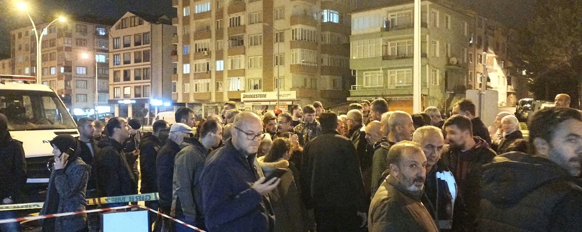 Kocaeli'nin Karamürsel ilçesinde 7 katlı bina tedbiren boşaltıldı.  - Sputnik Türkiye, 1920, 28.10.2026