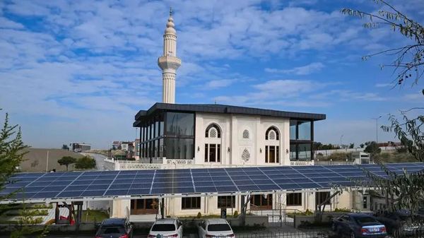 Otoparkına güneş enerjisi sistemi kurulan cami elektrik faturasını sıfırladı - Sputnik Türkiye