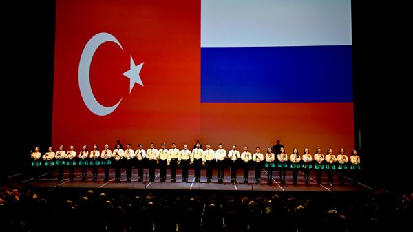 Türkiye Cumhuriyeti'nin kuruluşunun 103. yıl dönümü Rusya'nın başkenti Moskova'da Anadolu Ateşi'nin dans gösterisiyle kutlandı - Sputnik Türkiye