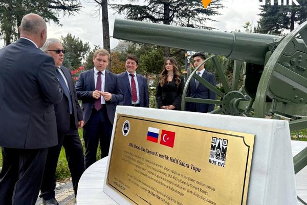 Kalecik’te Kurtuluş Savaşı’nda kullanılan Rus yapımı topa anı plaketi - Sputnik Türkiye