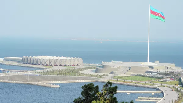 Bakü panoraması. Bayrak - Sputnik Türkiye