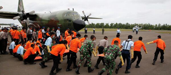 Endonezya'dan Singapur'a giderken düşen AirAsia uçağı - Sputnik Türkiye