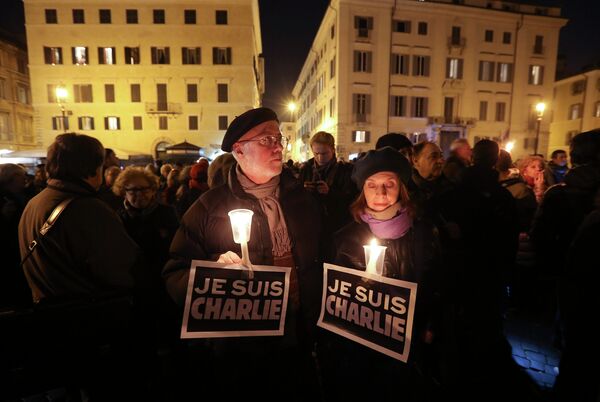 İtalyanlar,  Charlie Hebdo için ayaktaydı - Sputnik Türkiye