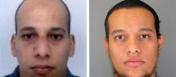 Charlie Hebdo dergisine yapılan operasyonda 12 kişiyi öldürdüğü belirtilen Şerif (solda) ve Said (sağda) Kouachi kardeşler öldürüldü. - Sputnik Türkiye