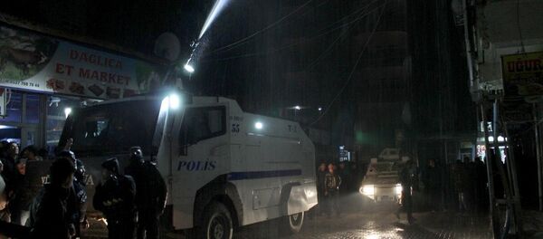 Türk polisi-Operasyon - Sputnik Türkiye