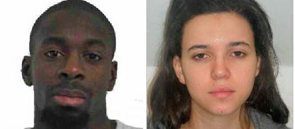 Coulibaly'nin polis tarafından aranan sevgilisi Hayat Boumeddine’nin Türkiye üzerinden Suriye'ye geçtiği iddia ediliyor. - Sputnik Türkiye