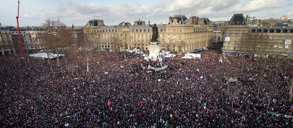 Paris'te 1.5 milyon kişi, teröre karşı meydana indi - Sputnik Türkiye