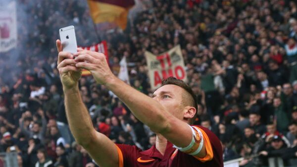Totti'den derbi selfie'si - Sputnik Türkiye