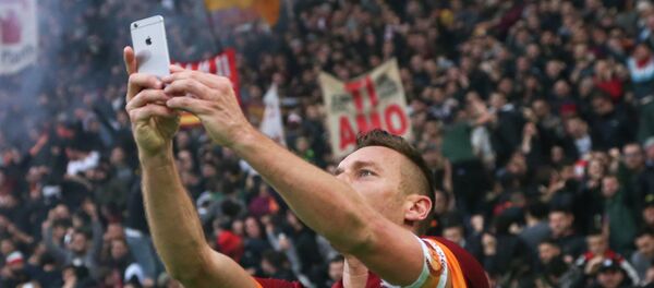 Totti'den derbi selfie'si - Sputnik Türkiye