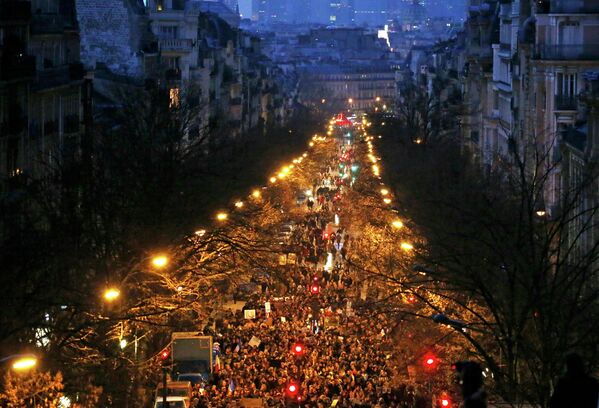 Paris'te 1.5 milyon kişi, teröre karşı meydana indi - Sputnik Türkiye
