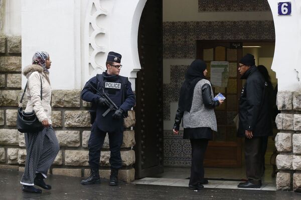 Fransa'da Müslüman karşıtı saldırılar arttı - Sputnik Türkiye