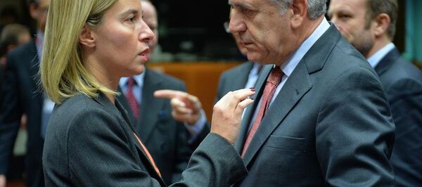 Avrupa Birliği Güvenlik ve Dış Politika Yüksek Temsilcisi Federica Mogherini ve AB Komisyonu üyesi Dimitris Avramopulos - Sputnik Türkiye