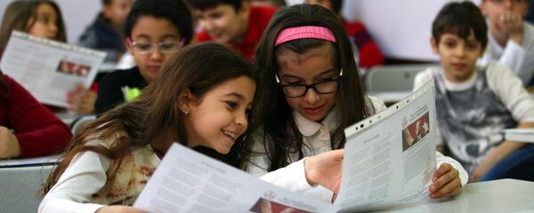 Okullarda karne sevinci - Sputnik Türkiye