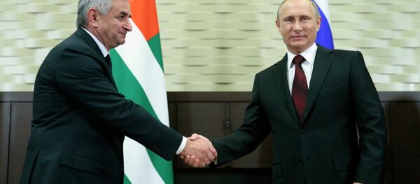 Rusya Devlet Başkanı Vladimir Putin ile Abhazya Cumhuriyeti Cumhurbaşkanı Raul Hacimba Rusya Devlet Başkanı Vladimir Putin ile Abhazya Cumhuriyeti Cumhurbaşkanı Raul Hacimba - Sputnik Türkiye