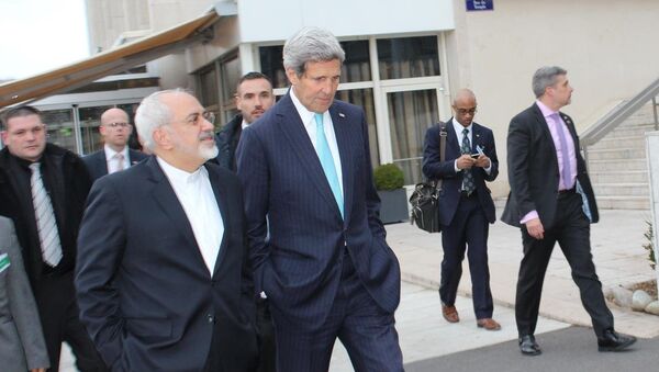 İran Dışişleri Bakanı Muhammed Cevad Zarif ve ABD Dışişleri Bakanı John Kerry - Sputnik Türkiye