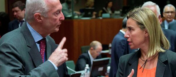 Avrupa Birliği (AB) Terörle Mücadele Koordinatörü Gilles de Kerchove (solda) ile AB Dış İlişkiler Yüksek Temsilcisi Federica Mogherini - Sputnik Türkiye